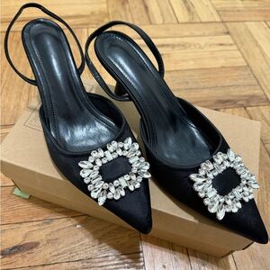 Elegant Black Women's Shoes with Crystal Embellishments